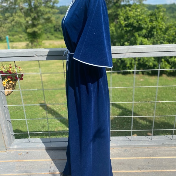 COPY - Vanity fair vintage butterfly sleeve velour maxi/dress/robe size medium - Picture 5 of 12